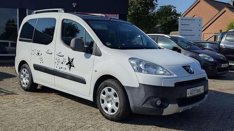 Gebraucht Peugeot Partner Tepee Family 98 PS (72 kW) 2010 Weiß Van / Kleinbus