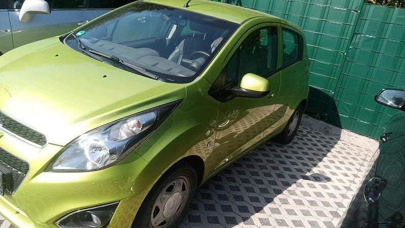 Grün Gebraucht 2013 Chevrolet Spark Kleinwagen | 3.000 € (Guter Preis) - Bild 1/4