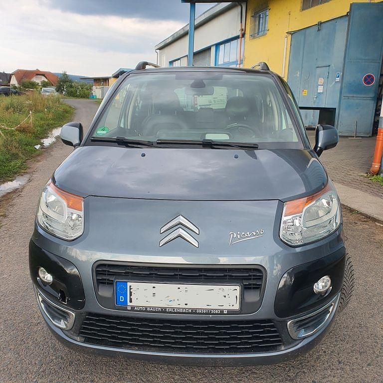 Grau Gebraucht 2009 Citroën C3 Picasso Attraction Van / Kleinbus | 3.200 € (Fairer Preis) - Bild 1/4