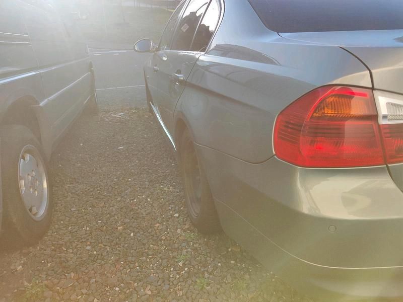 Gebraucht BMW 325 2005 Grau Limousine