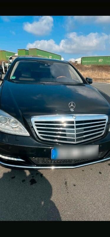Schwarz Gebraucht 2010 Mercedes 350 Limousine | 16.550 € - Bild 1/4