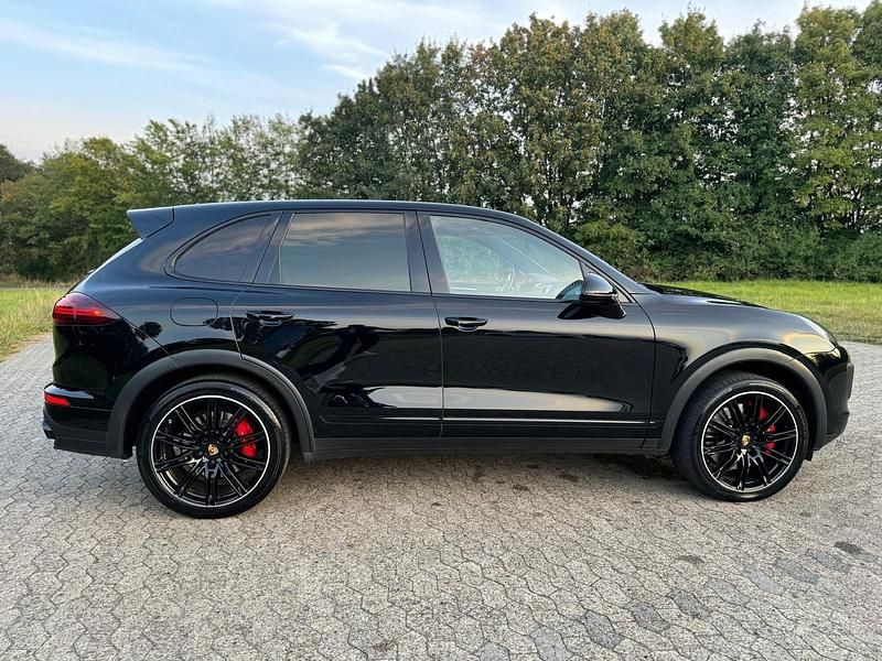 Gebraucht Porsche Cayenne Turbo 520 PS (382 kW) 2016 Schwarz SUV