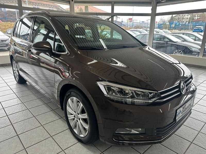 Gebraucht VW Touran Highline 150 PS (110 kW) 2016 Braun Van / Kleinbus