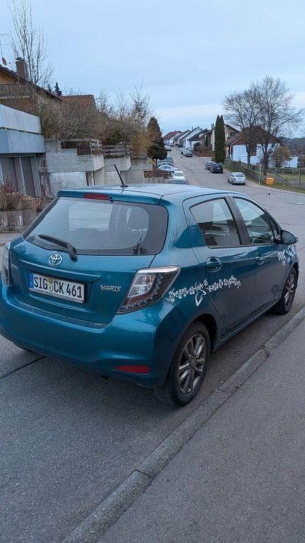 Gebraucht Toyota Yaris Edition 99 PS (72 kW) 2014 Blau Kleinwagen