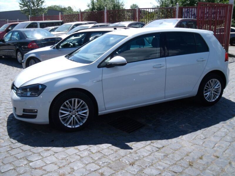 Pure white Gebraucht 2014 VW Golf VII Cup Limousine | 9.900 € (Guter Preis) - Bild 1/4