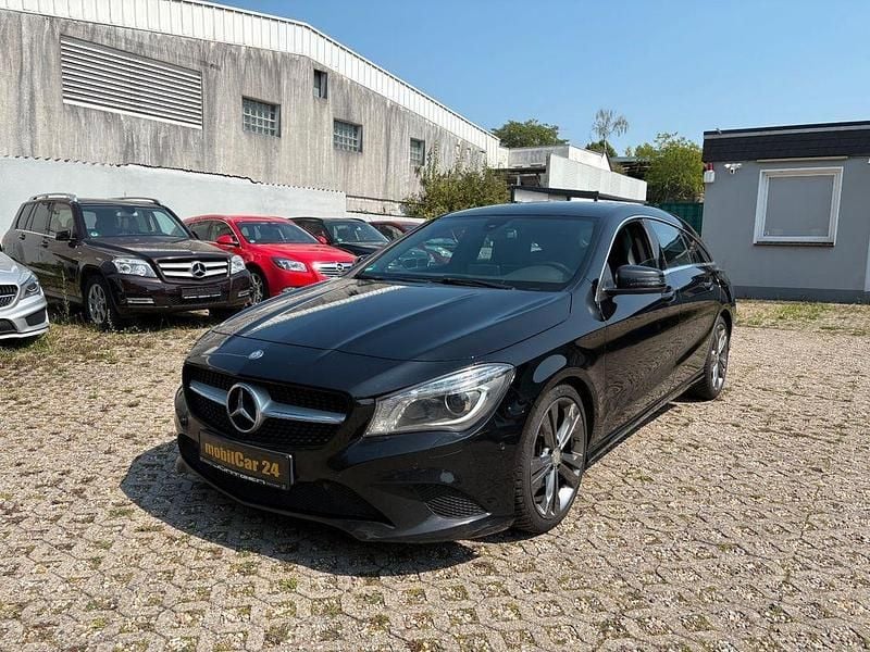 Schwarz Gebraucht 2016 Mercedes CLA220 Shooting Brake Kombi | 8.990 € - Bild 1/4