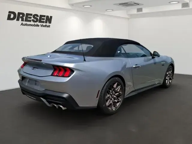 Neu Ford Mustang Convertible 446 PS (328 kW) 2026 Silber Cabrio