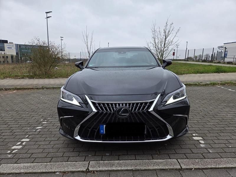 Gebraucht Lexus ES300H 218 PS (160 kW) 2022 Schwarz Limousine