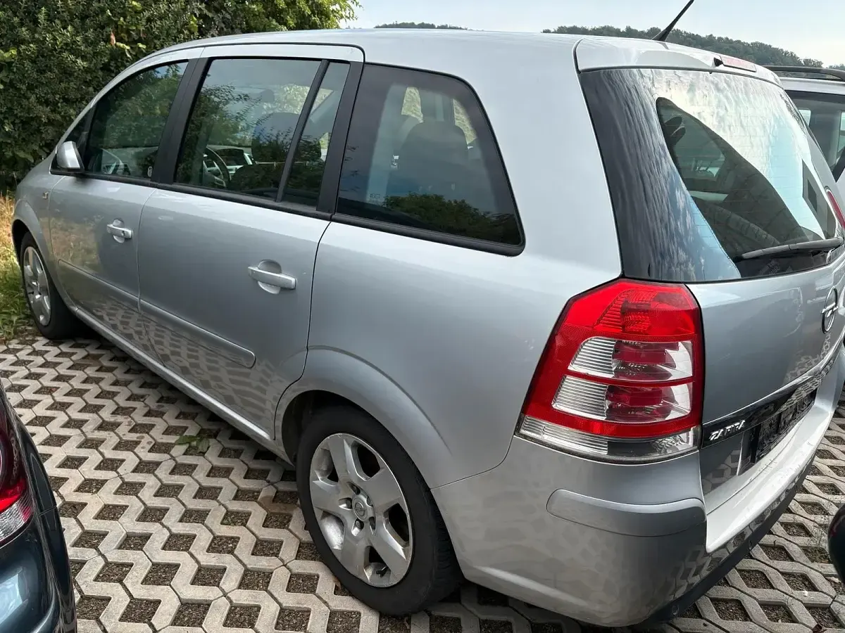 Gebraucht Opel Zafira 150 PS (110 kW) 2009 Silber Van / Kleinbus