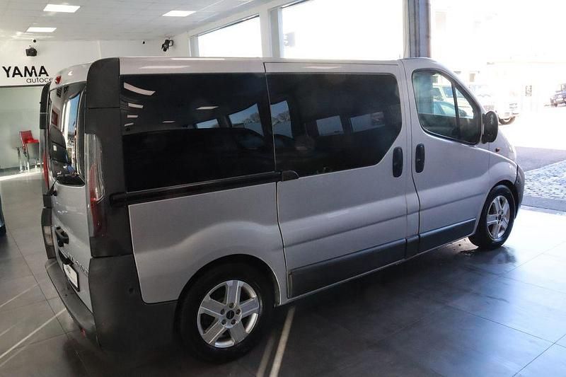 Gebraucht Opel Vivaro 101 PS (74 kW) 2002 Silber Van / Kleinbus