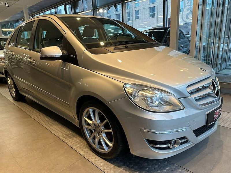 Gebraucht Mercedes B160 95 PS (69 kW) 2011 Silber Van / Kleinbus