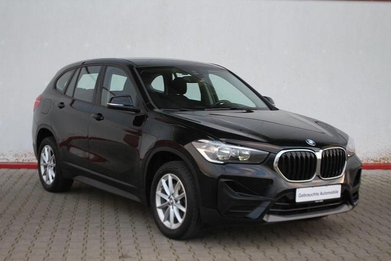 Schwarz Gebraucht 2020 BMW X1 Advantage SUV | 17.875 € (Superpreis) - Bild 1/4