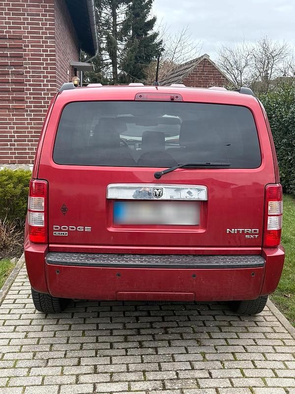 Gebraucht Dodge Nitro 177 PS (130 kW) 2010 Rot SUV