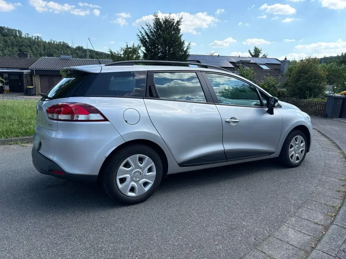 Gebraucht Renault Clio GrandTour Expression 75 PS (55 kW) 2015 Silber Kombi