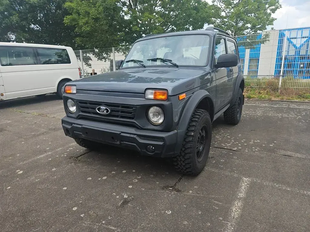 Gebraucht Lada niva 83 PS (61 kW) 2019 Schwarz SUV