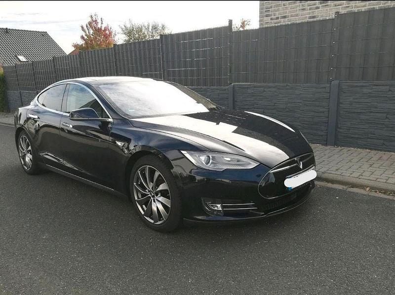 Second-hand Tesla Model S 309 kW (421 CP) 2015 Hatchback