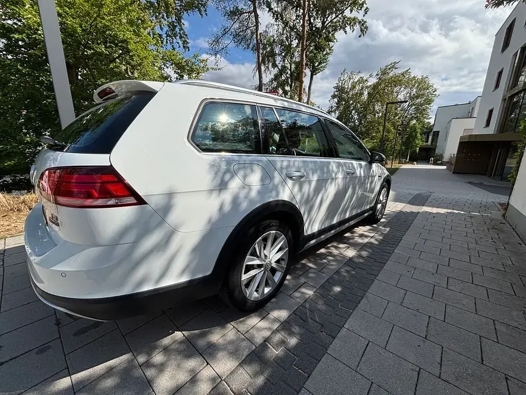 Gebraucht VW Golf Alltrack 179 PS (131 kW) 2018 Weiß Kombi