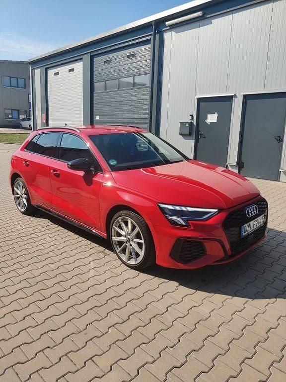 Rot Gebraucht 2020 Audi A3 Sportback e-tron Design Limousine | 22.950 € (Fairer Preis) - Bild 1/4
