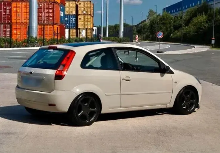 Gebraucht Ford Fiesta 69 PS (50 kW) 2004 Braun Kleinwagen