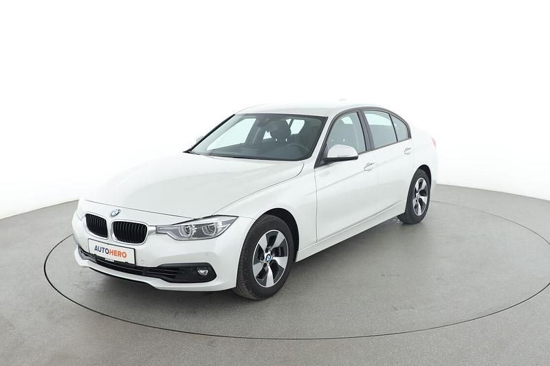Weiß Gebraucht 2017 BMW 318 Advantage Limousine | 20.230 € (Etwas zu teuer) - Bild 1/3