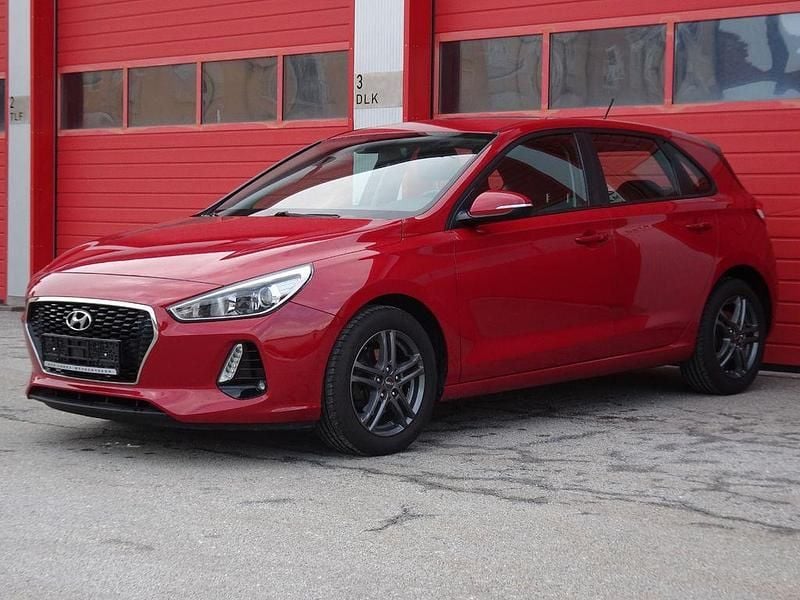 Gebraucht Hyundai i30 99 PS (72 kW) 2017 Weiß Limousine