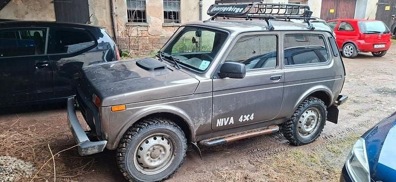 Gebraucht Lada niva 83 PS (61 kW) 2021 Braun SUV