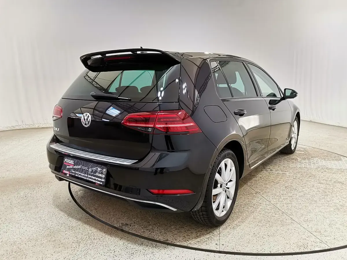 Gebraucht VW Golf VII IQ Drive 116 PS (85 kW) 2019 Schwarz Limousine