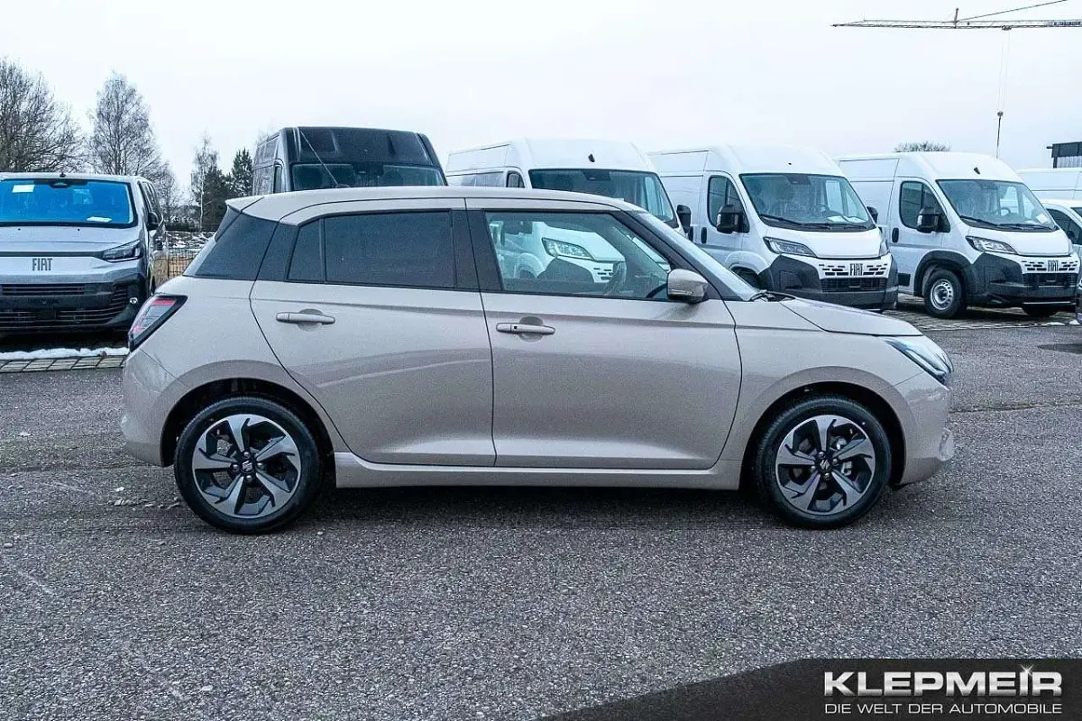 Neu Suzuki Swift Comfort+ 83 PS (61 kW) 2026 Caravan ivory met. Kleinwagen