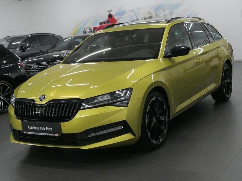 Gelb Gebraucht 2021 Skoda Superb SportLine Kombi | 30.100 € (Fairer Preis) - Bild 1/4