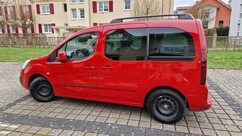 Gebraucht Citroën Berlingo PureTech 110 PS (80 kW) 2017 Rot Van / Kleinbus