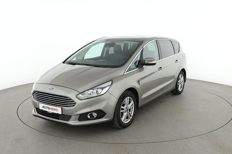 Grau Gebraucht 2016 Ford S-MAX Titanium Van / Kleinbus | 16.960 € (Fairer Preis) - Bild 1/3