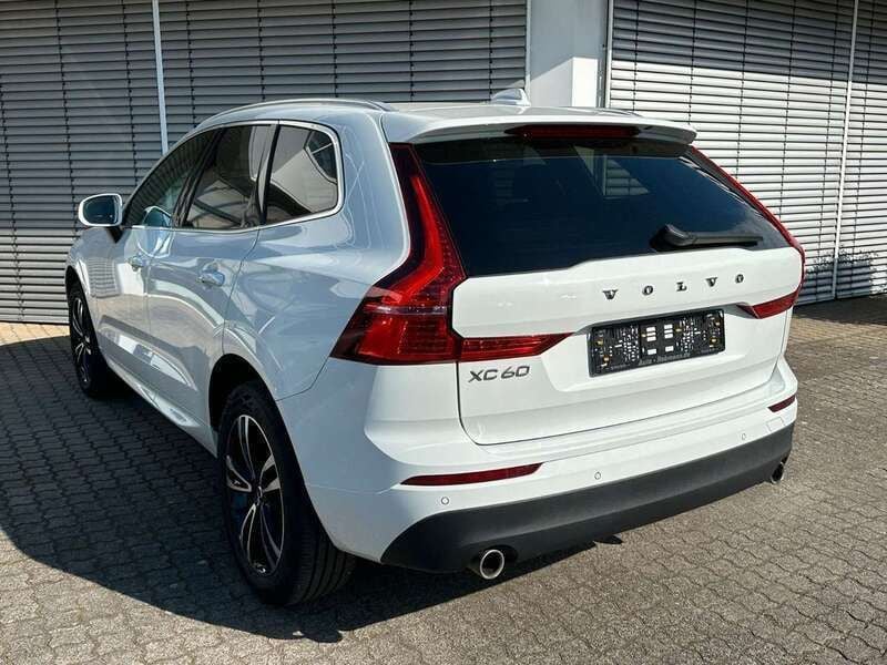 Gebraucht Volvo XC60 Momentum 197 PS (144 kW) 2021 Ice white, solid / solid SUV