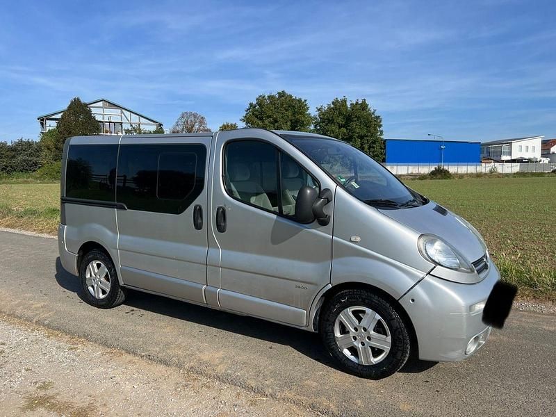 Gebraucht Opel Vivaro 135 PS (99 kW) 2005 Silber Van / Kleinbus