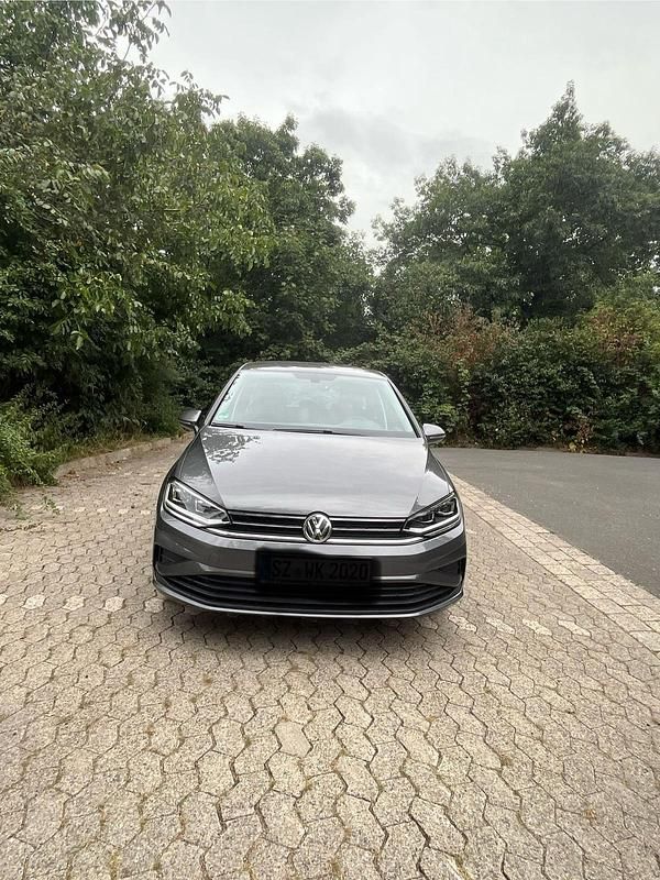 Grau Gebraucht 2019 VW Golf VII Kleinwagen | 15.000 € (Guter Preis) - Bild 1/4