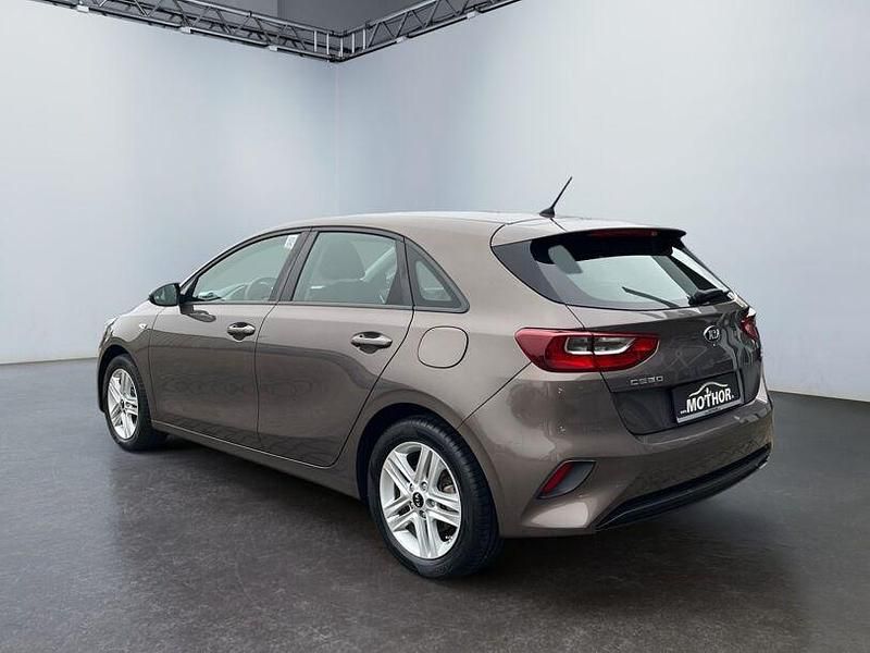 Gebraucht Kia Ceed Vision 99 PS (72 kW) 2019 Copper stone Kleinwagen