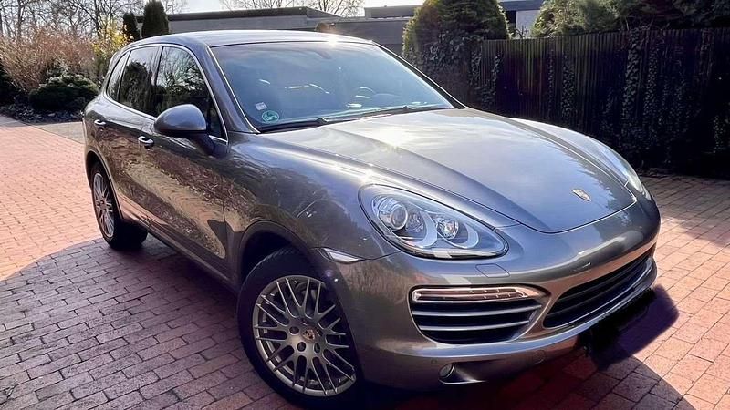 Grau Gebraucht 2011 Porsche Cayenne SUV | 15.800 € (Superpreis) - Bild 1/4