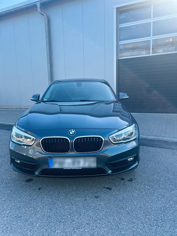 Grau Gebraucht 2015 BMW 120 Kleinwagen | 14.000 € (Guter Preis) - Bild 1/4