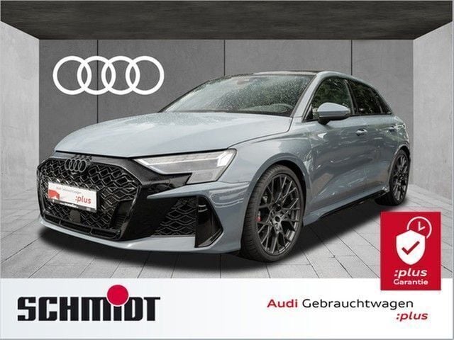 Kemoragrau metallic Neu 2025 Audi RS3 Sportback Ambiente Kleinwagen | 66.440 € - Bild 1/2