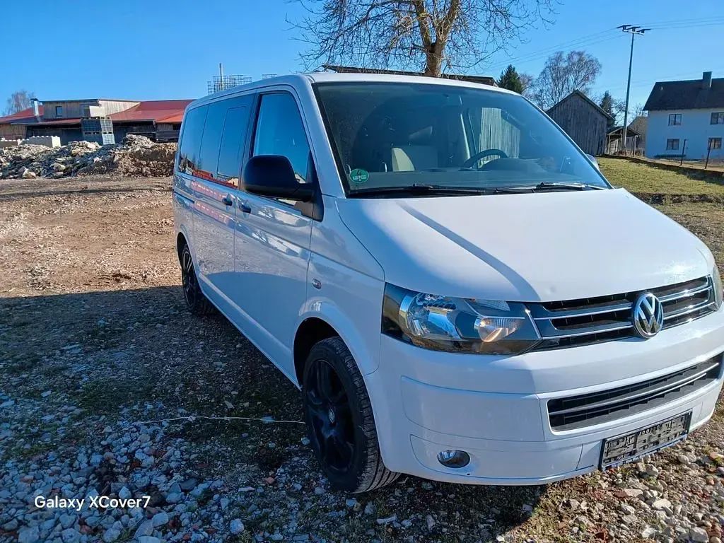 Gebraucht VW Multivan 140 PS (102 kW) 2015 Weiß Van / Kleinbus