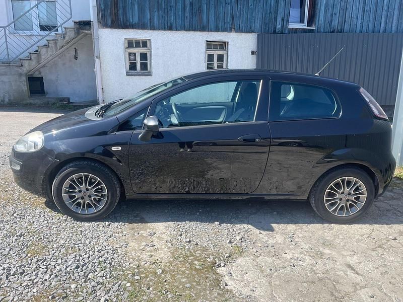 Gebraucht Fiat Punto Evo 84 PS (61 kW) 2011 Schwarz Kleinwagen