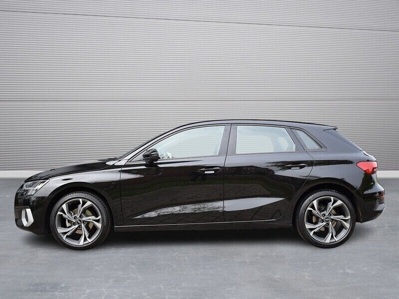 Używany Audi A3 Sportback Advanced 116 KM (85 kW) 2022 Czarny Hatchback