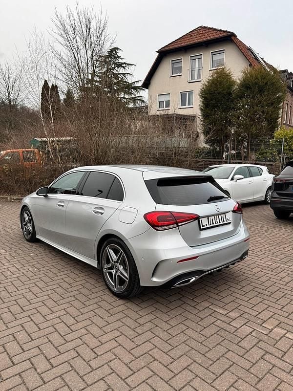 Gebraucht Mercedes A180 AMG line 136 PS (100 kW) 2022 Silber Limousine