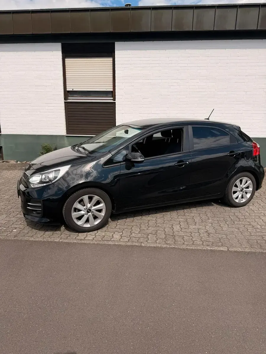 Gebraucht Kia Rio DREAM-TEAM Edition 84 PS (61 kW) 2016 Schwarz Kleinwagen
