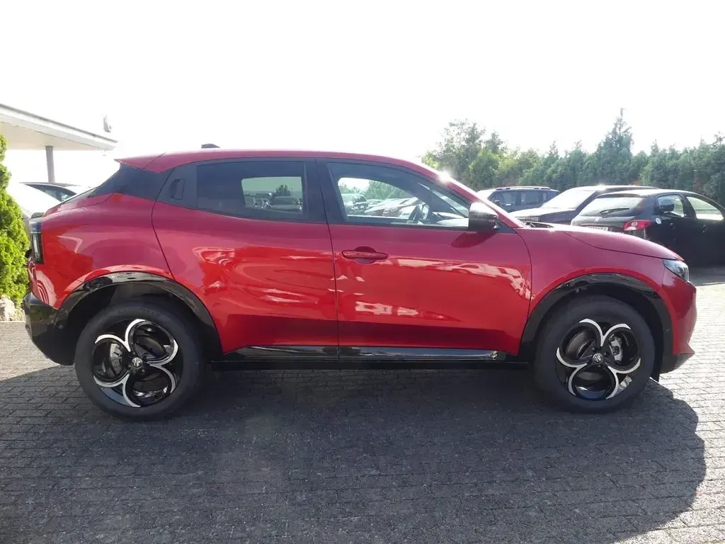 Neu Alfa Romeo Junior Ti 145 PS (106 kW) 2026 Rot SUV