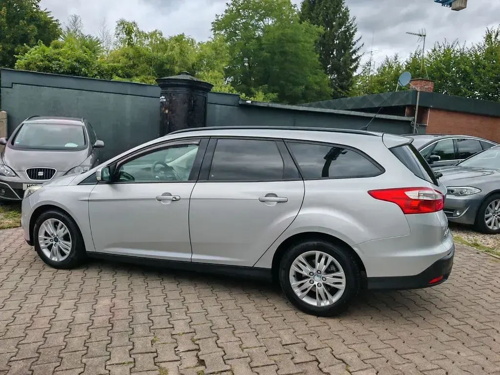 Gebraucht Ford Focus 116 PS (85 kW) 2011 Silber Limousine