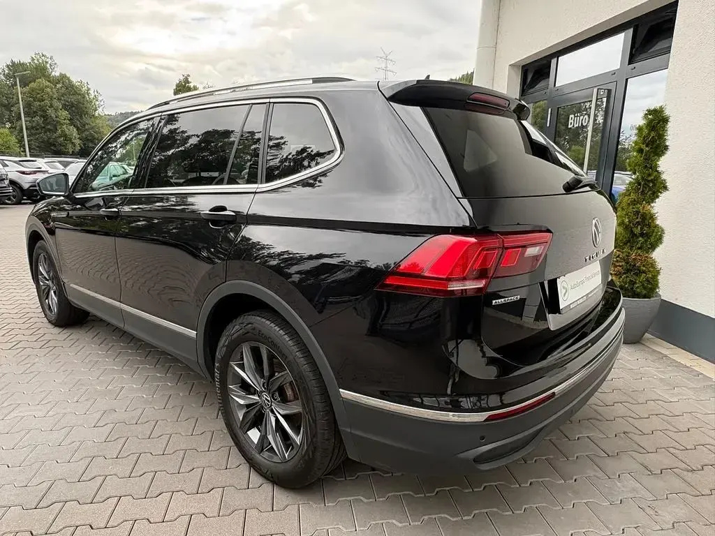 Gebraucht VW Tiguan Allspace Life 150 PS (110 kW) 2022 Schwarz SUV