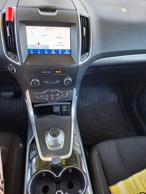 Schwarz Gebraucht 2019 Ford S-MAX Titanium Van / Kleinbus | 20.000 € - Bild 1/4
