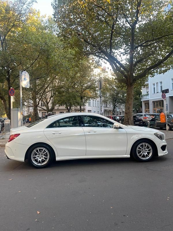 Gebraucht Mercedes CLA180 AMG line 122 PS (89 kW) 2015 Weiß Limousine