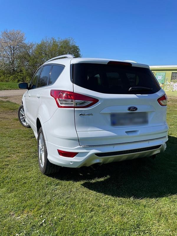 Gebraucht Ford Kuga 163 PS (119 kW) 2014 Weiß SUV