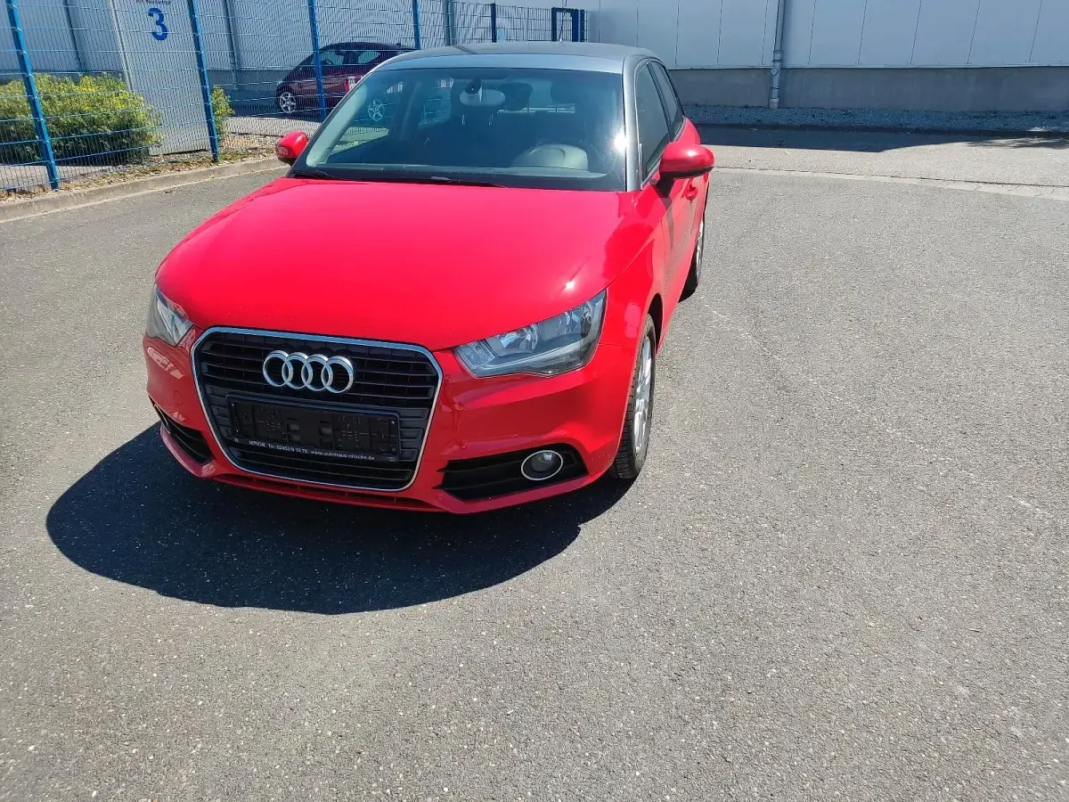 Gebraucht Audi A1 Sportback 90 PS (66 kW) 2013 Rot Kleinwagen